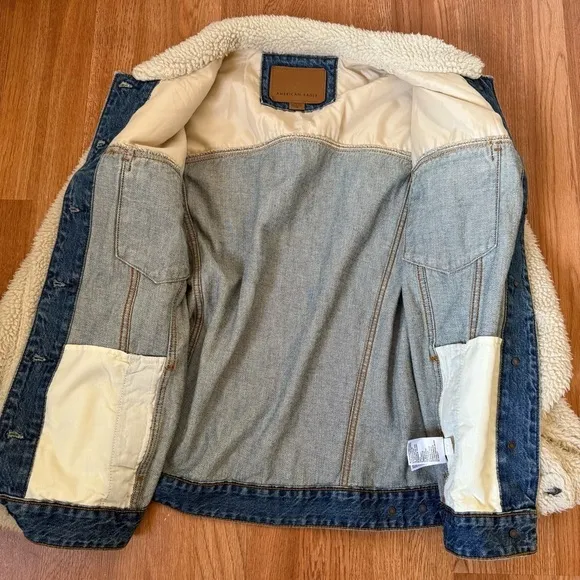 AMERICAN EAGLE Sherpa Trim Denim Trucker Blue Jean Jacket Size XL