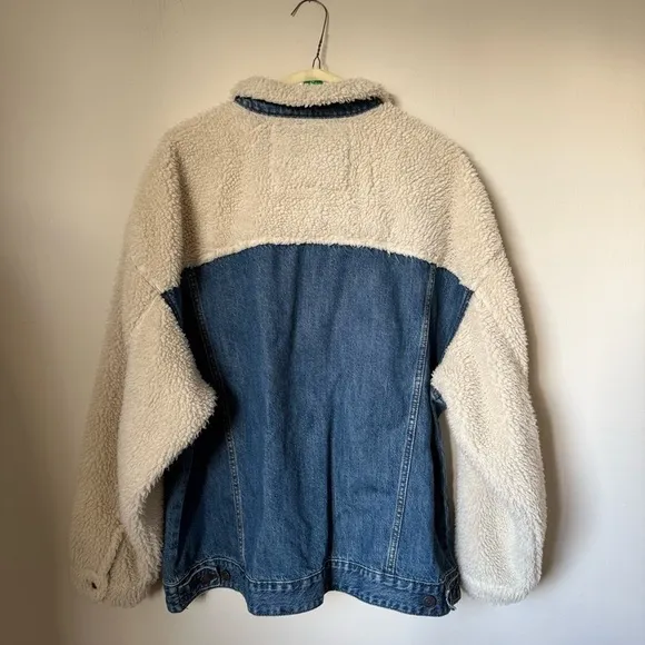AMERICAN EAGLE Sherpa Trim Denim Trucker Blue Jean Jacket Size XL