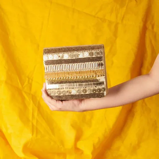 Inaayat clutch