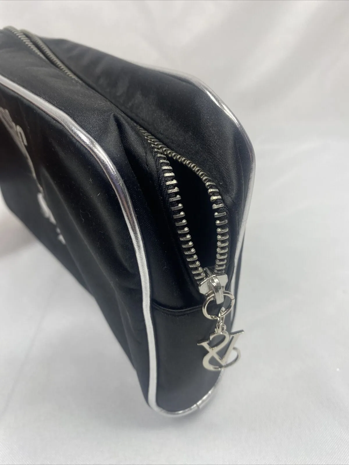New Victoria’s Secret Fashion Show 2012 Clutch Makeup Bag Tote Black Silver
