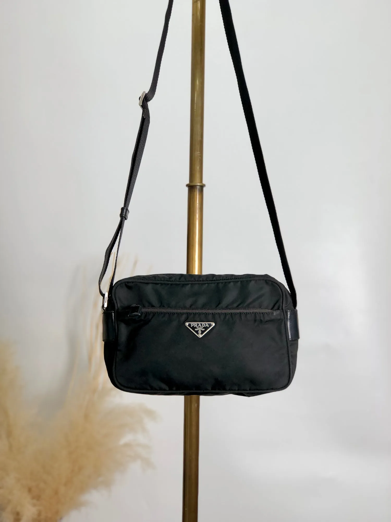 PRADA Triangle Logo Shoulder bag Black Vintage 7ep4br
