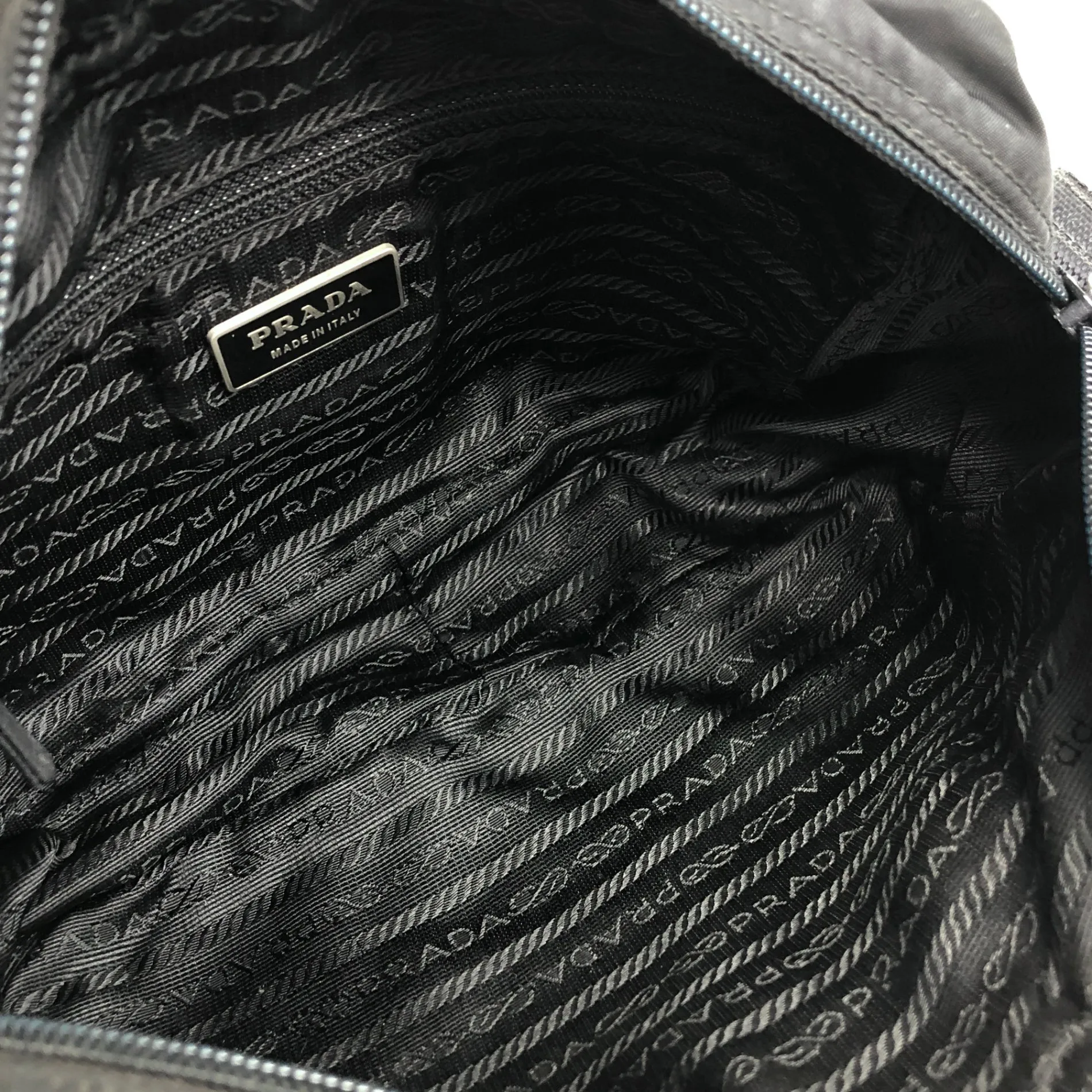 PRADA Triangle Logo Shoulder bag Black Vintage 7ep4br