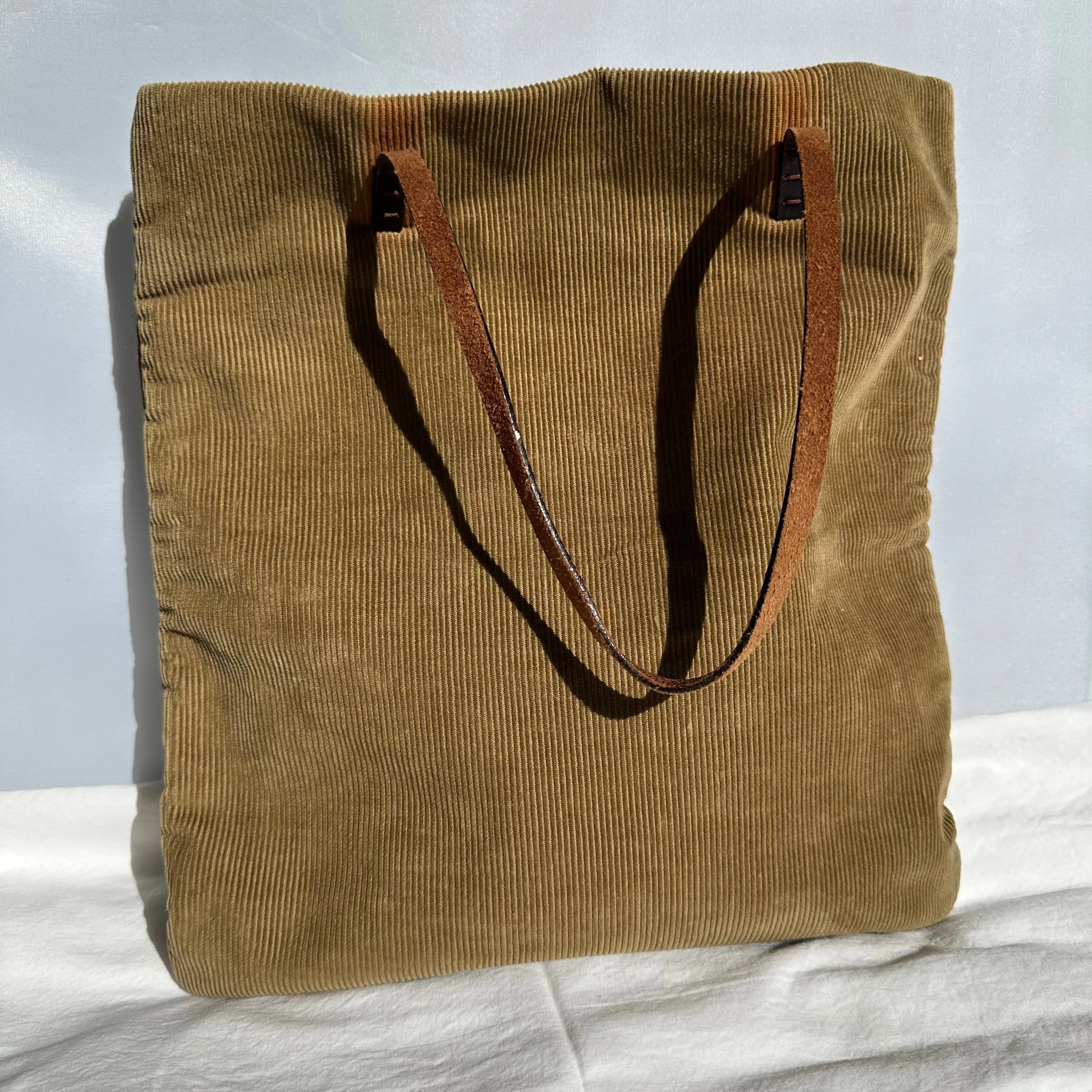 PREOWNED Fendi Tote Bag in Beige Corduroy