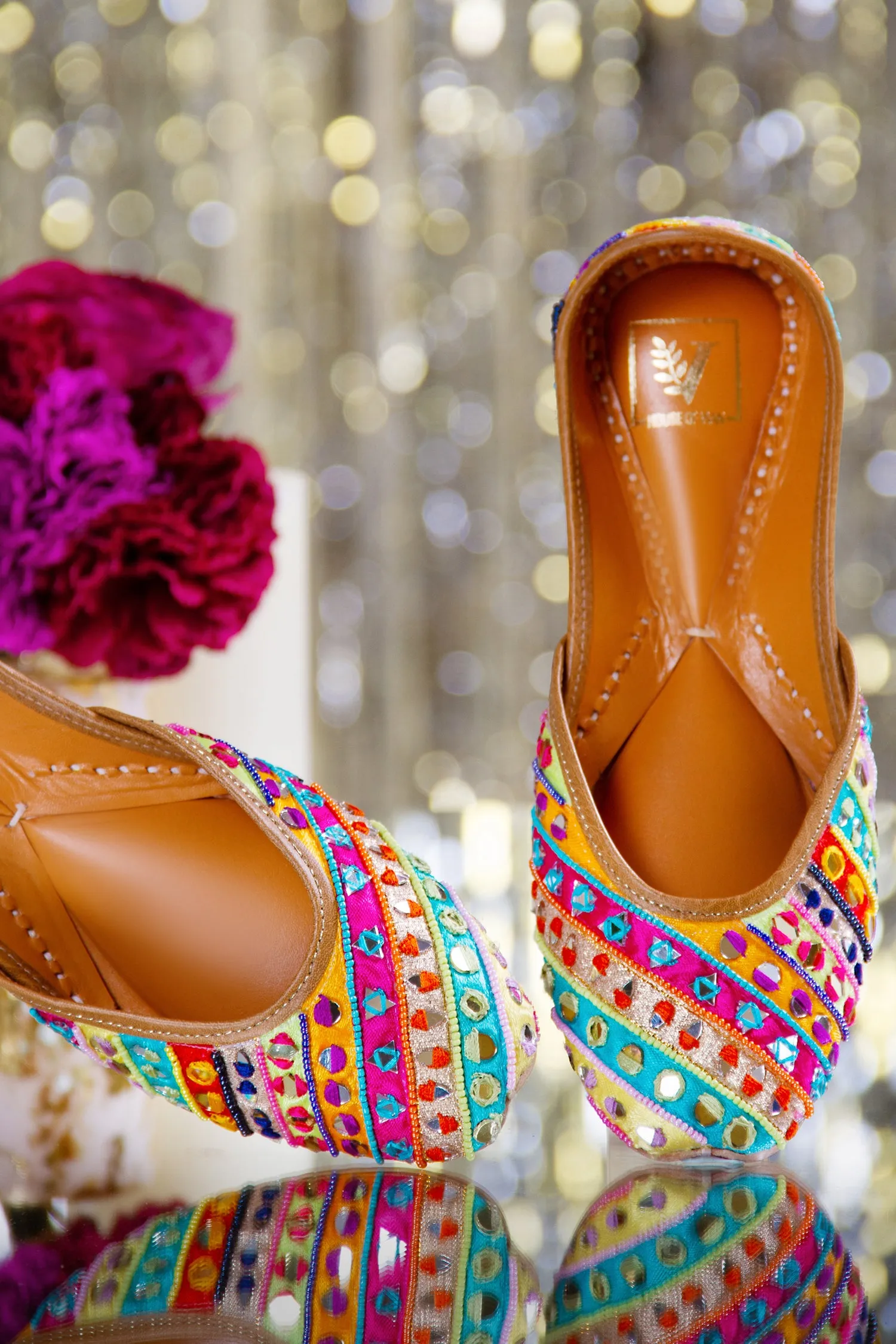 Rangrez Juttis & Handbag Combo