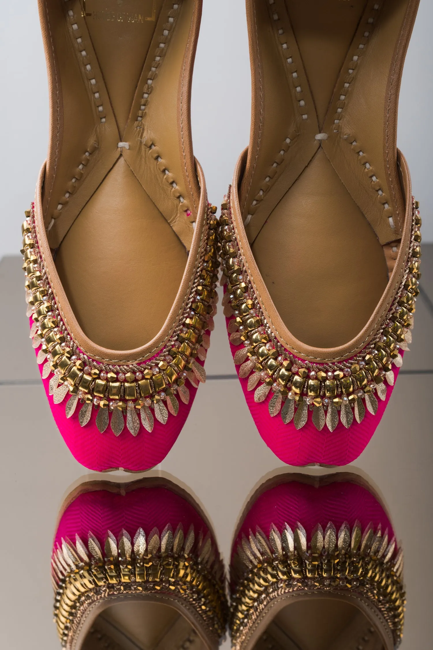 Spider Lily Juttis & Handbag Combo